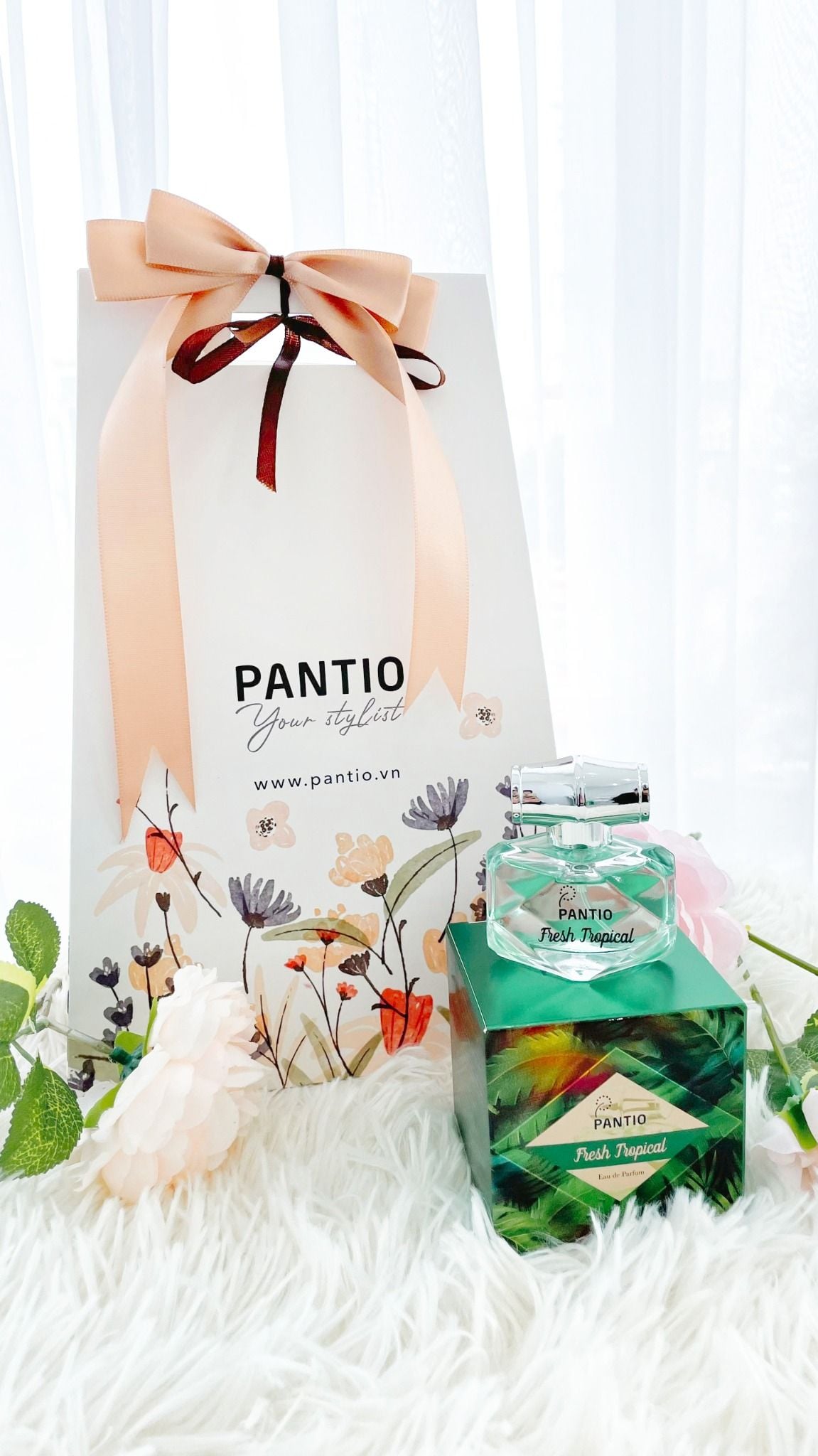 Nước hoa Pantio Fresh Tropical, hương thuộc họ Floral Fruity, mang lại cảm giác dễ chịu và tươi mới - ÉLANE
