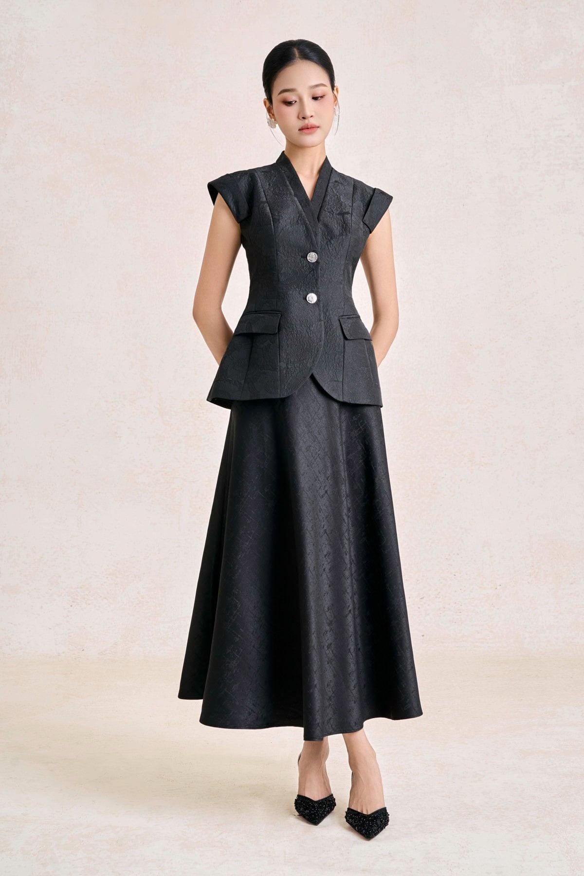 Áo vest công sở vải tafta dáng peplum cổ xẻ V vai chờm thân áo phối khuy đá thời trang - ÉLANE