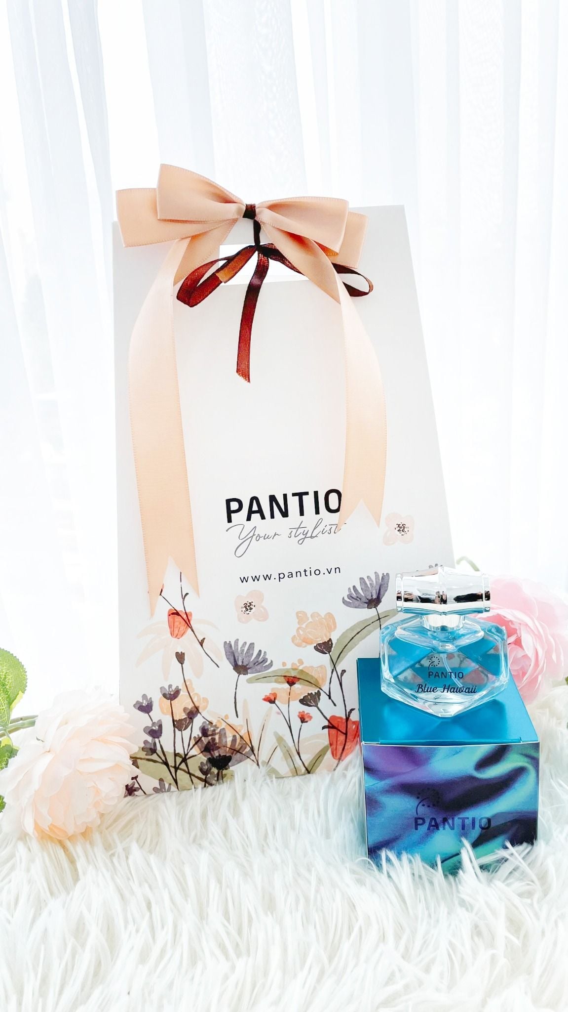Nước hoa Pantio Blue Hawaii hương làn gió từ biển cả điểm xuyến note trái cây từ quả dứa mọng, quả chanh - ÉLANE